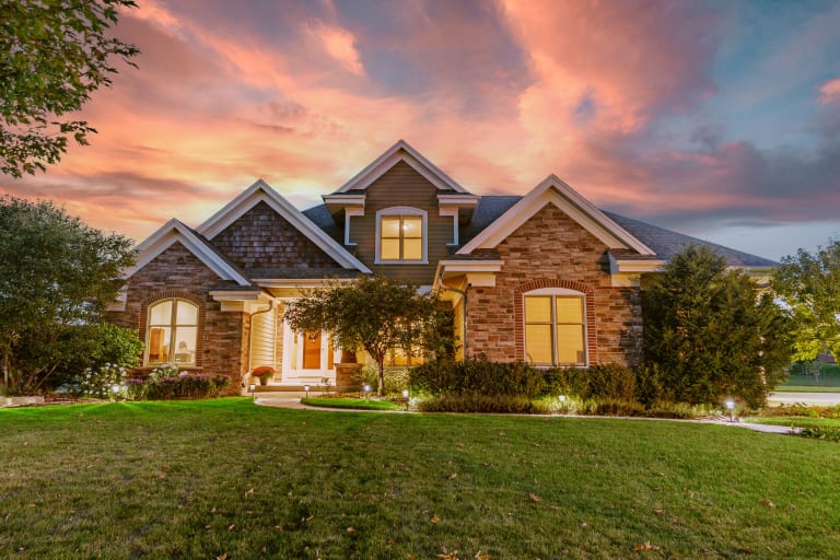 1005 E Oak Ct., Oak Creek, WI inception-app-prod/YTdkMWIyMGMtYzZlNi00OTIzLWFkYjAtYTY0YzEyODNmM2Zm/content/2025/10/de8ce53044b2e1ea89edc93767b431359c8793d7.jpg