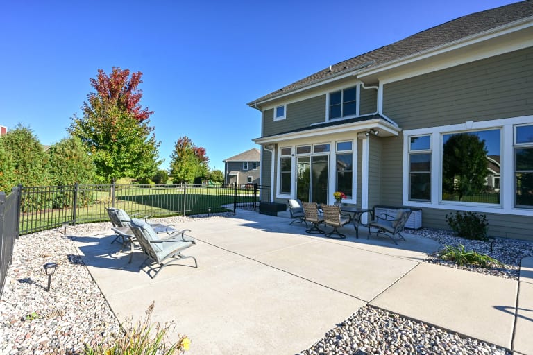 1005 E Oak Ct., Oak Creek, WI inception-app-prod/YTdkMWIyMGMtYzZlNi00OTIzLWFkYjAtYTY0YzEyODNmM2Zm/content/2025/10/f046a4aa321b5b236c375ab6562f17885b94e12a.jpg