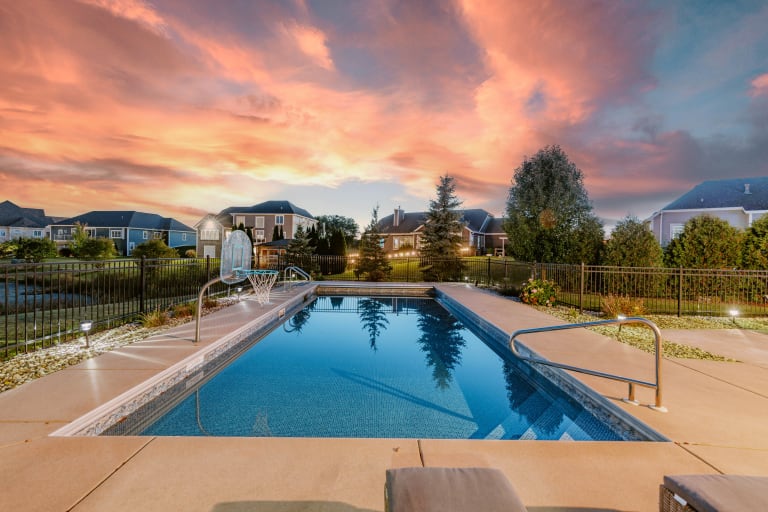 1005 E Oak Ct., Oak Creek, WI inception-app-prod/YTdkMWIyMGMtYzZlNi00OTIzLWFkYjAtYTY0YzEyODNmM2Zm/content/2025/10/fb9362cb8db49869d9b7c55d332c59e8f642b5f4.jpg