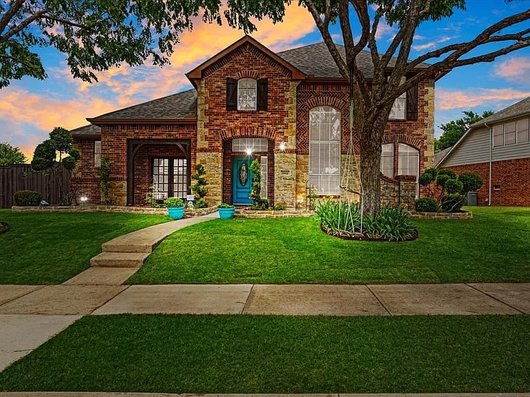 See Inside This Stunning Frisco Home inception-app-prod/YWIwMmViNTktMGFmZS00MTU5LThjYjktZTEyNjg5ZGY3MzM1/content/2026/07/c6cbeb8ce2226872c2fdfa49b6399dca9c1d277a.webp