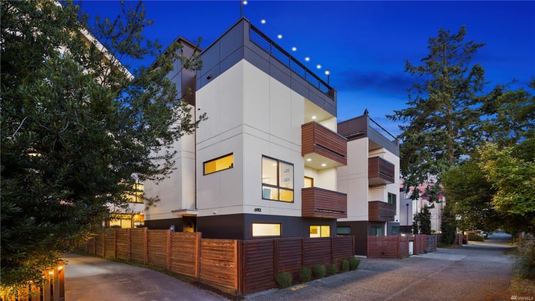 <p>Townhomes</p> inception-app-prod/YWUwZTY5YWItMzdiNS00OGU1LTk4ZDctM2YxOGM5NjQ2NTUz/content/2023/01/8432d73aaca26e37b43a15d4a3d9c4a6c08dd2c1.jpeg