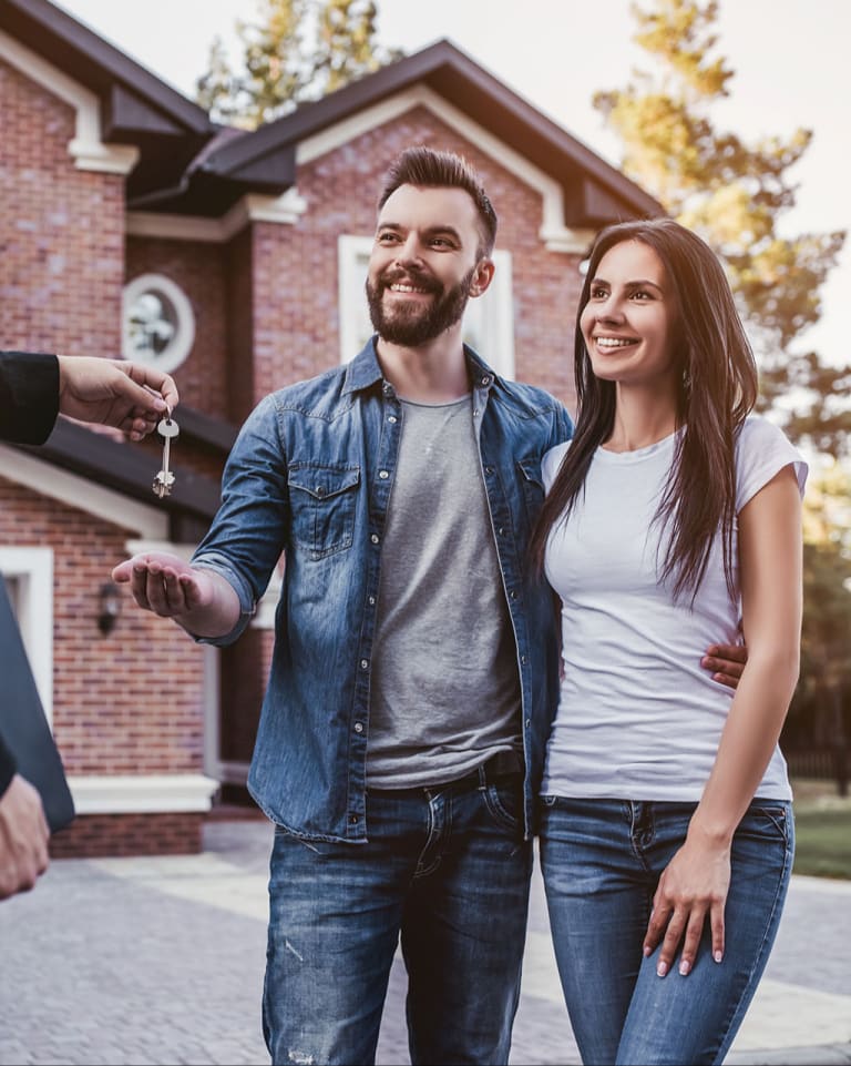 Get in Touch inception-app-prod/YjM1YTMwOWMtYzhjYy00OWM4LTk1MzQtNjg0NjM1NzQ1MGY1/content/2020/12/happy-couple-taking-keys-their-new-670537618.jpg