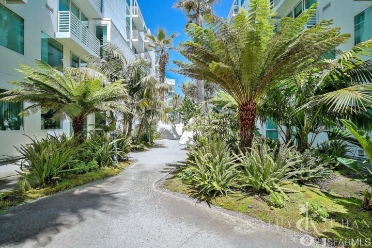 <p>The Palms: Amenities, Interiors and More!</p> inception-app-prod/ZDQ5M2U2Y2UtYjhmOS00MDgzLWFmNzQtNTY1OTExODIyYmI2/content/2026/09/396d637b411e29b1b87886a35e157980d4fc970f.jpg