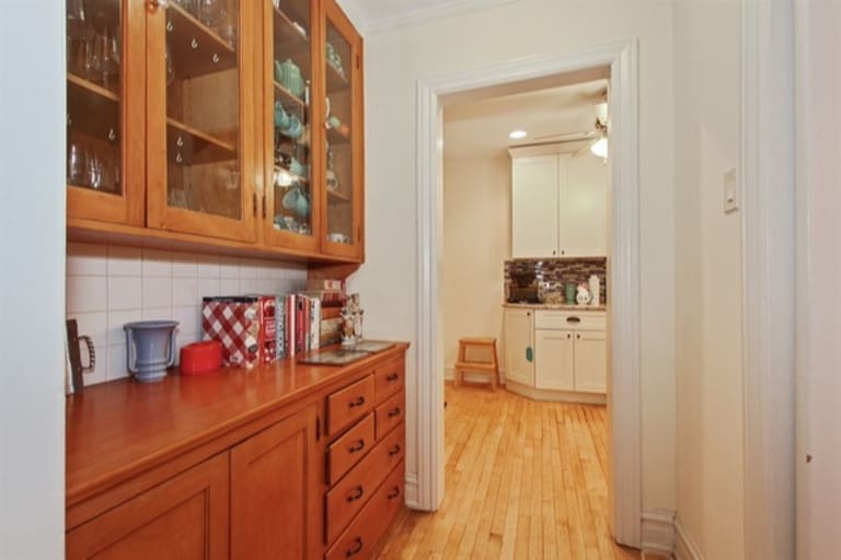 Derek Walvoord inception-app-prod/ZDkxM2VhZDEtMmFjYS00NzM0LWJkYzEtNTllOTFkYmM3NDVl/content/2021/01/butlerspantry.jpg