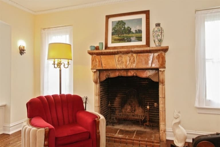 Derek Walvoord inception-app-prod/ZDkxM2VhZDEtMmFjYS00NzM0LWJkYzEtNTllOTFkYmM3NDVl/content/2021/01/livingroomfireplace.jpg