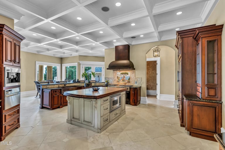 <p>2350 Williams Road</p> inception-app-prod/Zjc1ZjEwYmQtZmQ2OS00NjUwLWExMzQtMzc4NzI0YjNhMjY3/content/2025/04/1bf0847d28bcdcdd6c97320db05b6df29c5ef9fd.jpg