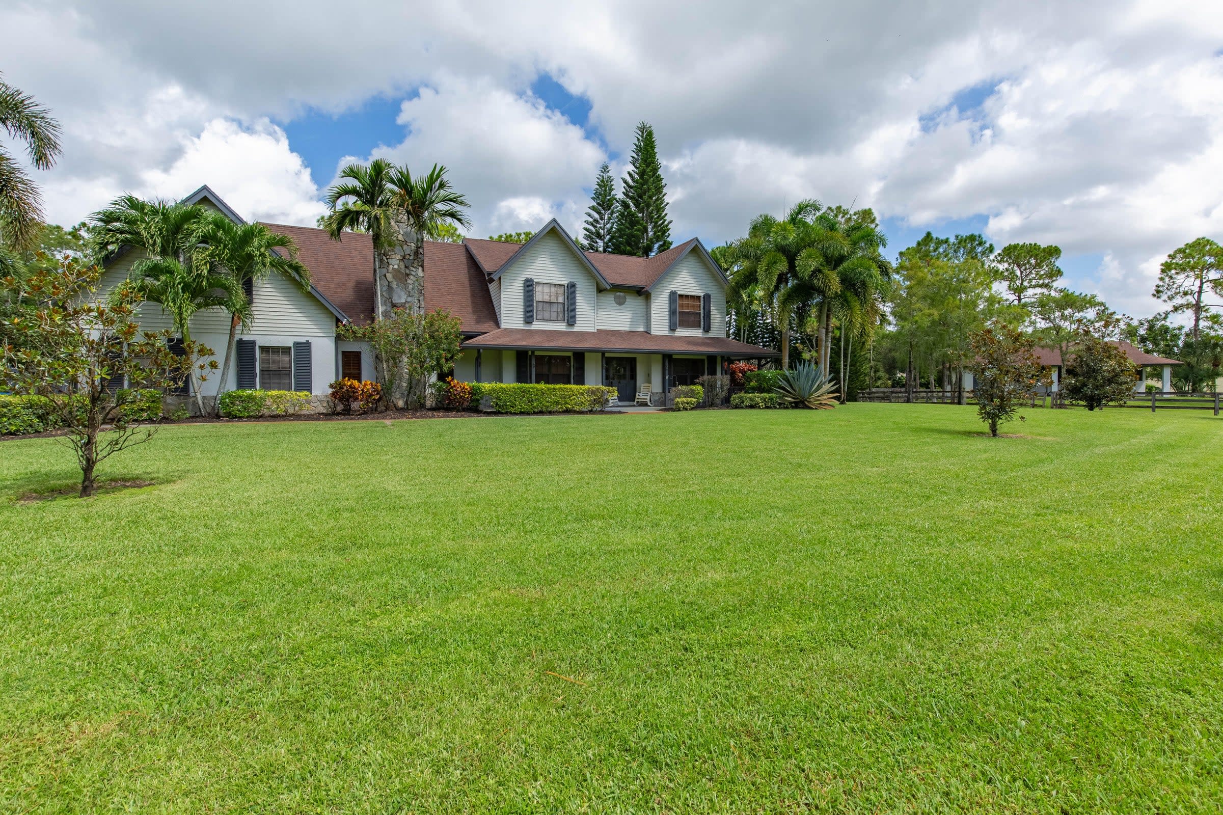 Homes in Lake Worth Beach inception-app-prod/M2JkMzhkZWUtZjYxZS00YzVkLWI4NTYtYWZiNmNhOGYxMWYz/content/2023/10/810e63ed850cb816d265a1c491c771141a3490ff.jpg