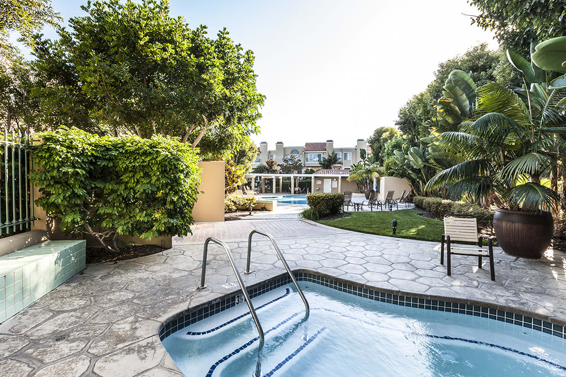 SEACLIFF ON THE GREENS inception-app-prod/M2MwMjUyYTQtNjA3MS00Yzk2LTgwYjQtNzA4YWMyMzE0NDc2/content/2021/07/PKRealEstate-6051BroadstoneCir-LindaJoseph-Turek_SilverMoonPhotography-177copy.jpg