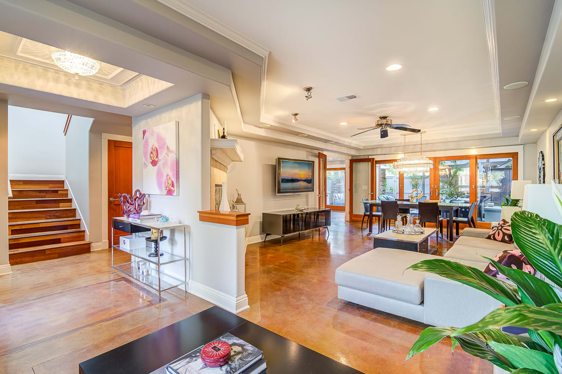 Plan E - Living Room & Entry