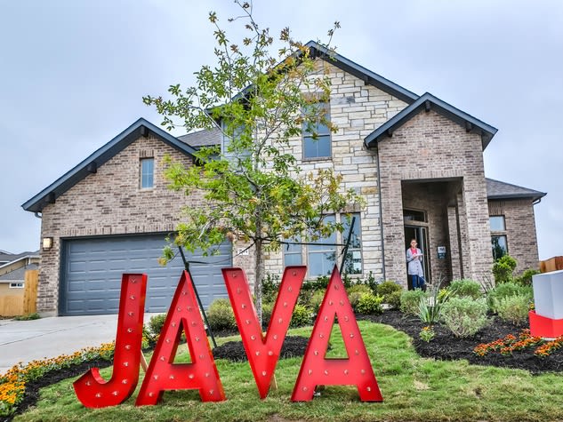 inception-app-prod/M2ZiYTZhMWEtNjY5OC00MGQxLWEyN2YtNjVhZTE4MWFjOGUz/content/2016/11/Easton-Park-development-Austin-home-house-java-sign_085813.jpg