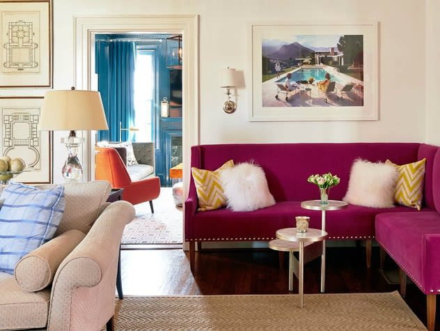 inception-app-prod/M2ZiYTZhMWEtNjY5OC00MGQxLWEyN2YtNjVhZTE4MWFjOGUz/content/2016/12/Living-room-with-pink-sofa_133756.jpg