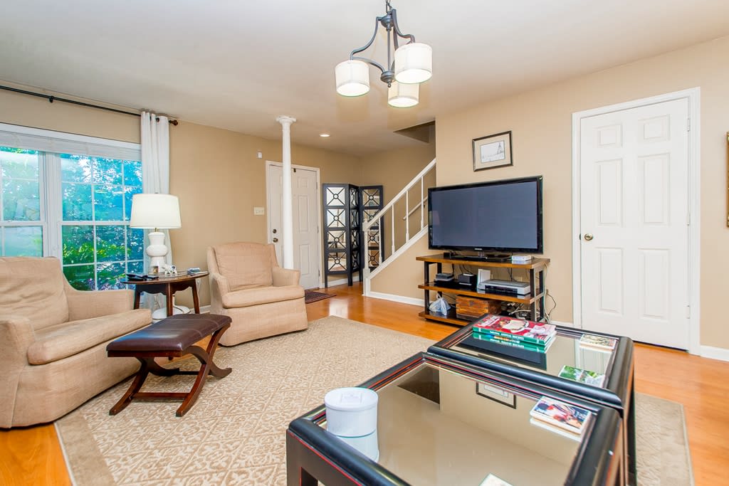 Beautifully Maintained 2 Bedroom Townhome inception-app-prod/MDEzOTk5ZmUtOTYwYi00Mjk2LWFmOWEtNzAyMDliMWJkNmVm/content/2016/07/DSC_1191 copy.jpg