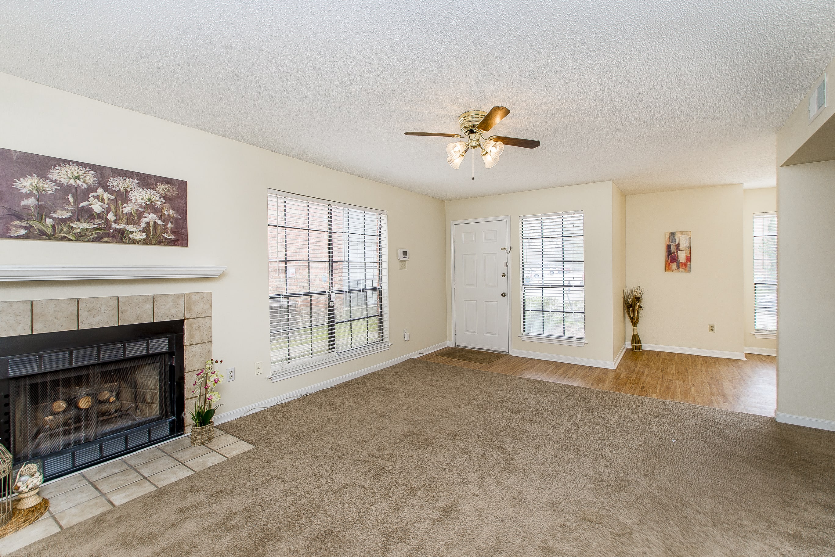 Two Bedroom Townhome for Sale inception-app-prod/MDEzOTk5ZmUtOTYwYi00Mjk2LWFmOWEtNzAyMDliMWJkNmVm%2Fcontent%2F2017%2F02%2F4.jpg