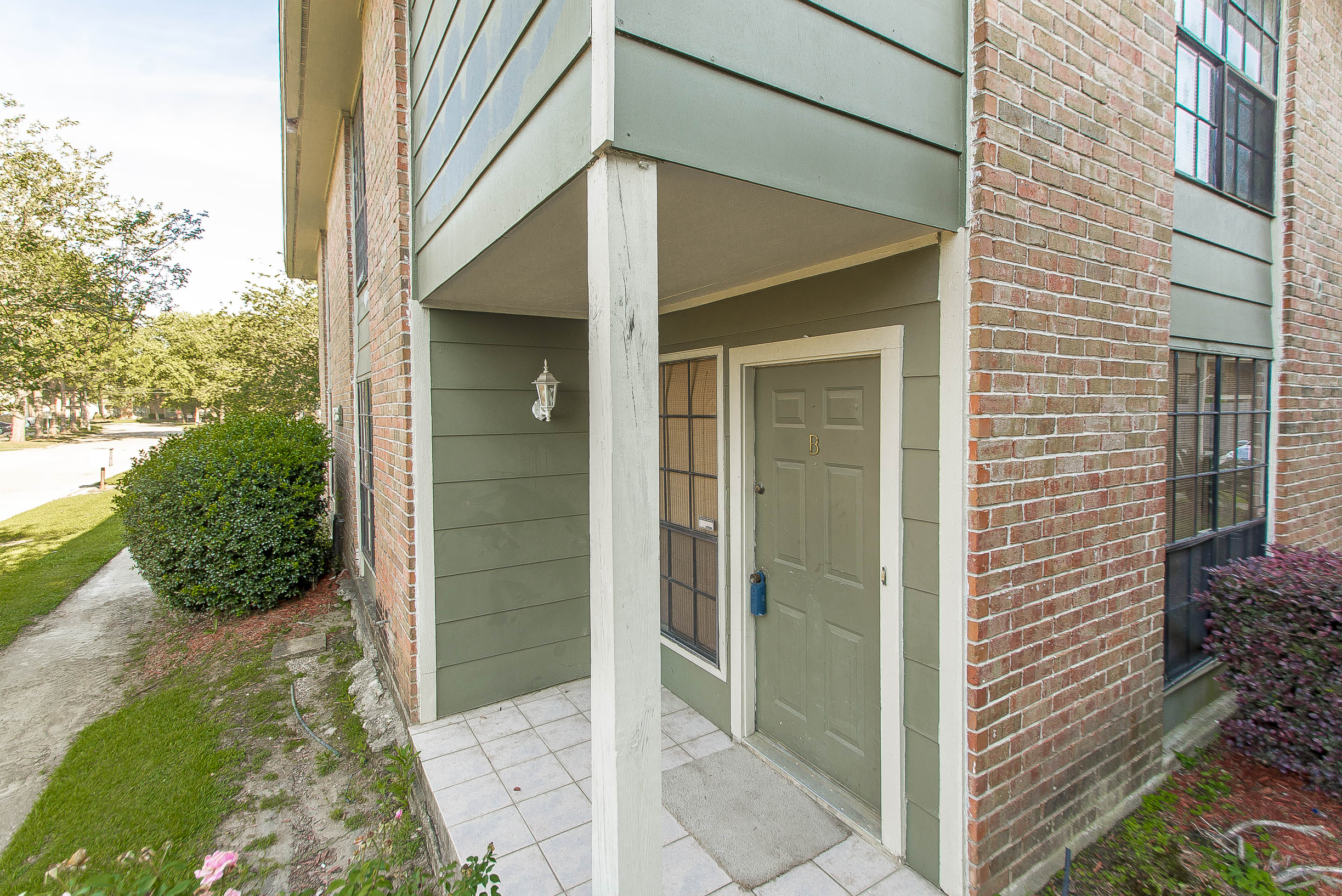 Move-in Ready 2BR Townhouse in Baton Rouge inception-app-prod/MDEzOTk5ZmUtOTYwYi00Mjk2LWFmOWEtNzAyMDliMWJkNmVm/content/2017/05/1.jpg