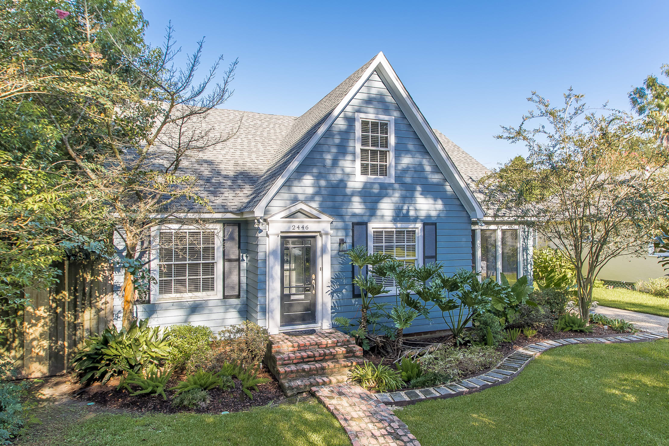 Charming LSU cottage for sale inception-app-prod/MDEzOTk5ZmUtOTYwYi00Mjk2LWFmOWEtNzAyMDliMWJkNmVm/content/2017/08/DSC_3602 copy.jpg