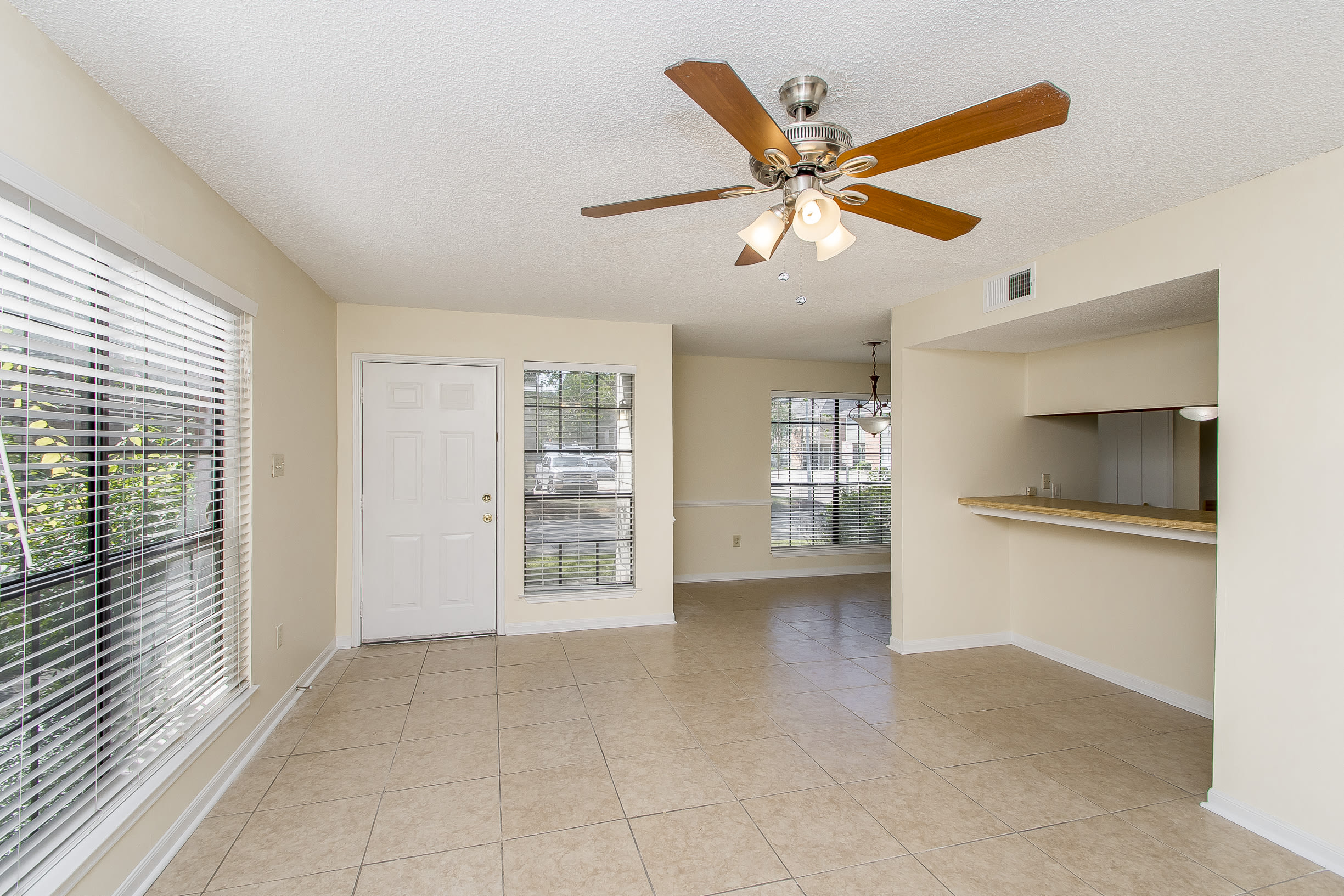 Two Bedroom Townhouse for Sale in Baton Rouge inception-app-prod/MDEzOTk5ZmUtOTYwYi00Mjk2LWFmOWEtNzAyMDliMWJkNmVm/content/2017/10/7.jpg