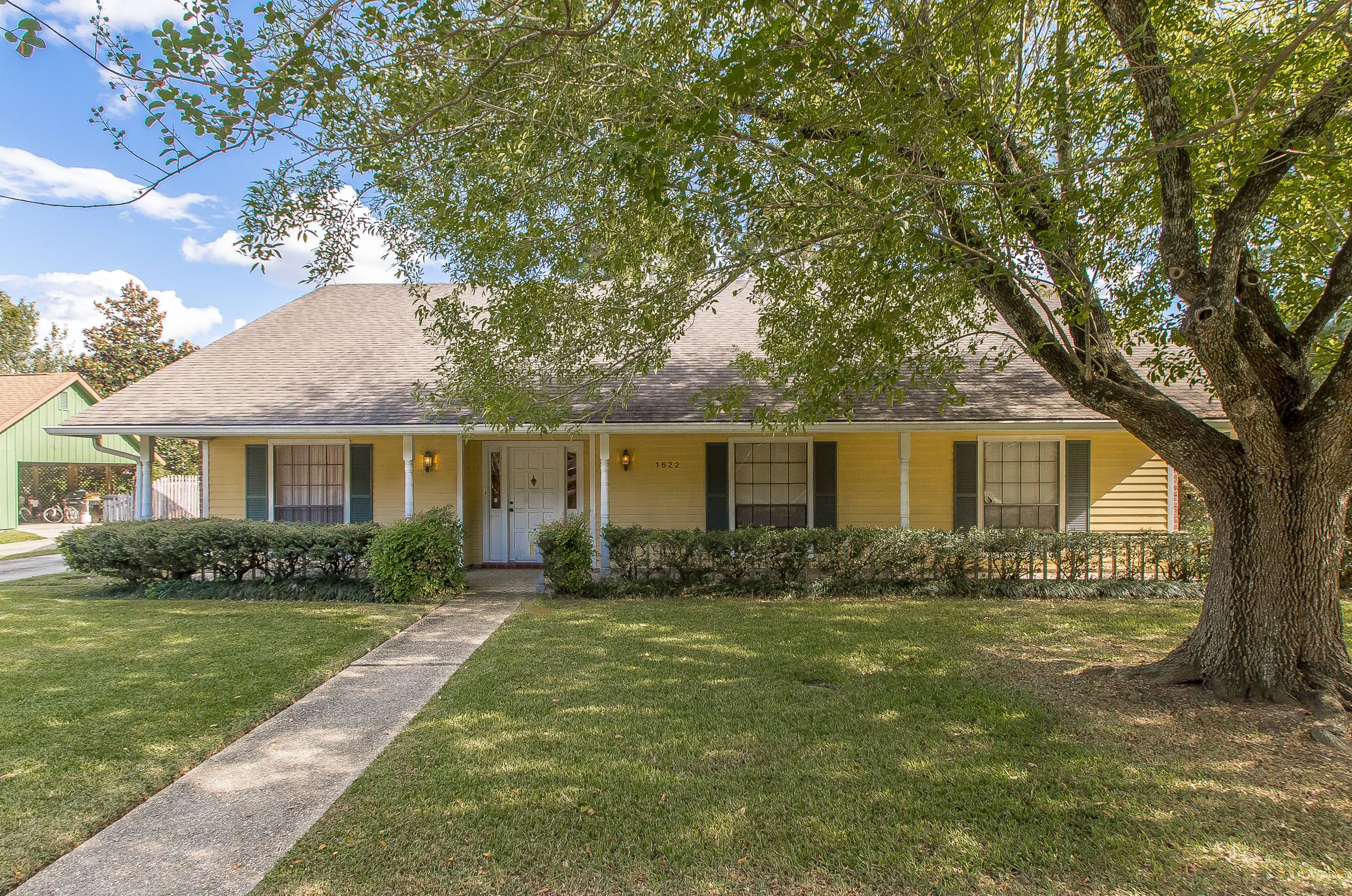 Fixer-upper in Oak Hills inception-app-prod/MDEzOTk5ZmUtOTYwYi00Mjk2LWFmOWEtNzAyMDliMWJkNmVm%2Fcontent%2F2017%2F11%2F1.jpg