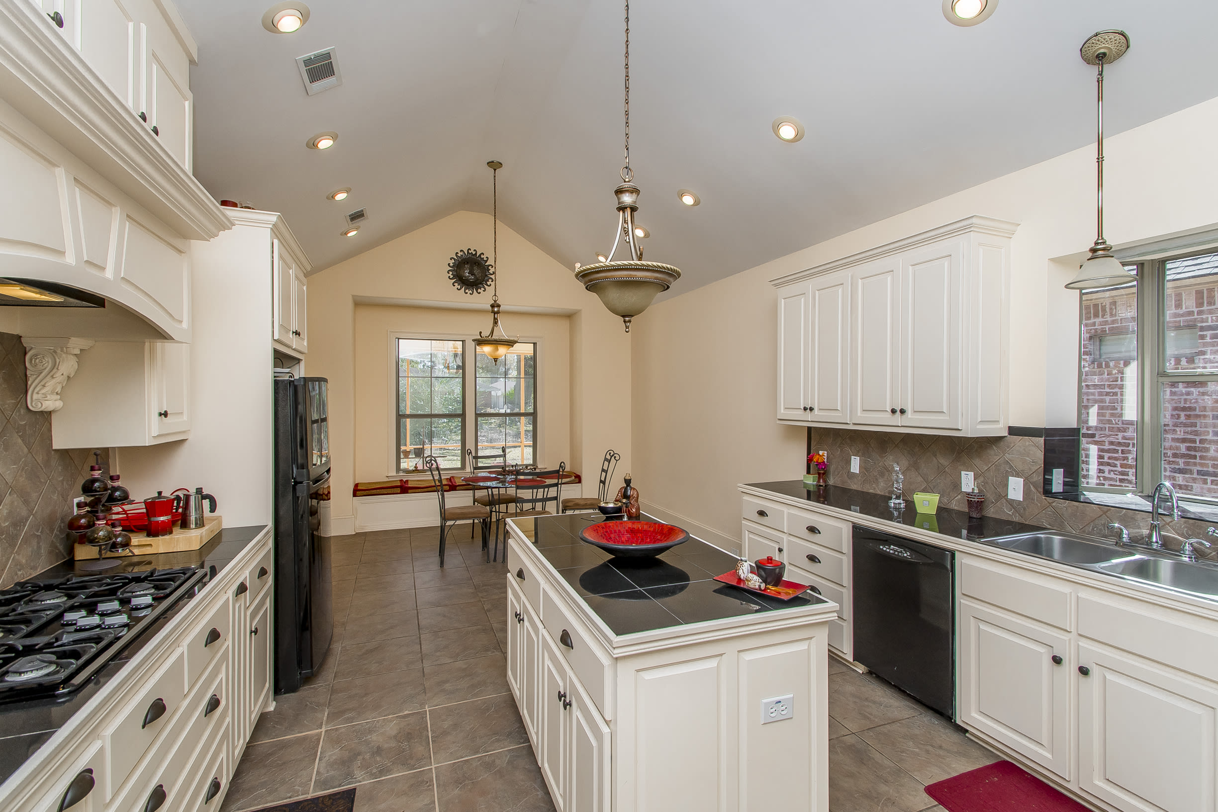 Live in the middle of Baton Rouge! inception-app-prod/MDEzOTk5ZmUtOTYwYi00Mjk2LWFmOWEtNzAyMDliMWJkNmVm/content/2018/01/9.jpg