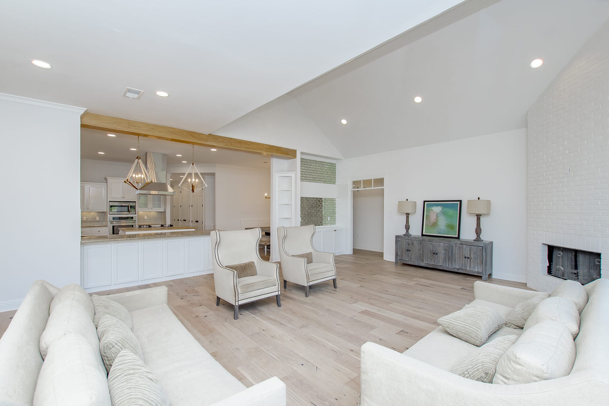 Freshly renovated 4BR home in University Club inception-app-prod/MDEzOTk5ZmUtOTYwYi00Mjk2LWFmOWEtNzAyMDliMWJkNmVm/content/2020/03/1.jpg