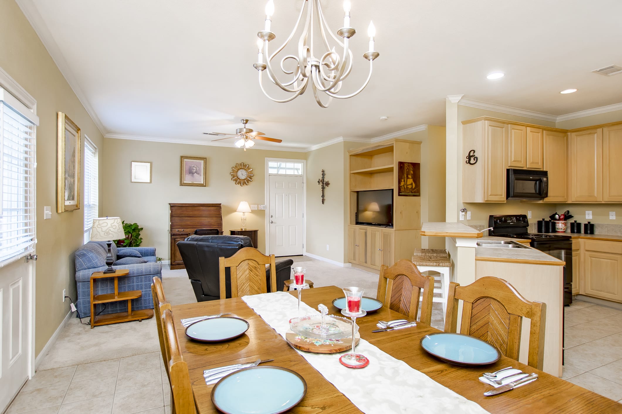 Flat 2BR LSU townhome inception-app-prod/MDEzOTk5ZmUtOTYwYi00Mjk2LWFmOWEtNzAyMDliMWJkNmVm/content/2020/05/dsc7125-copy.jpg