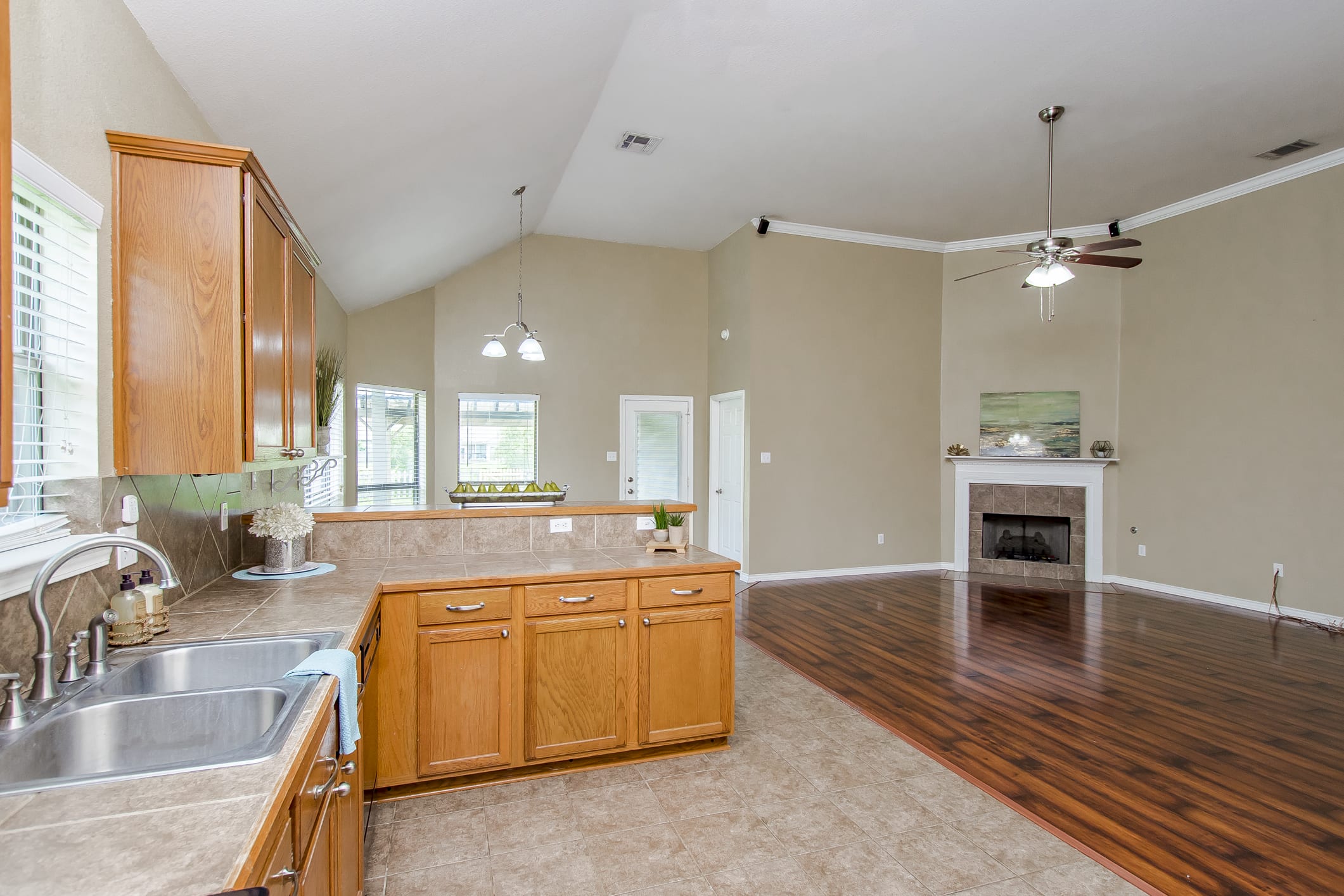 WATER VIEW! 3br home for sale in Sorrento, LA inception-app-prod/MDEzOTk5ZmUtOTYwYi00Mjk2LWFmOWEtNzAyMDliMWJkNmVm/content/2020/06/dsc1339-copy.jpg