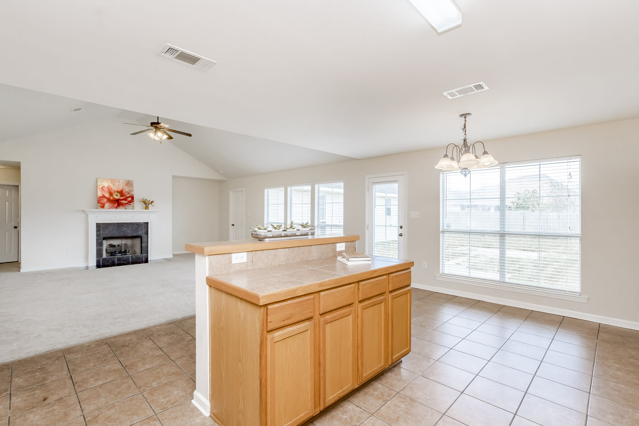 4BR home in Denham Springs for sale inception-app-prod/MDEzOTk5ZmUtOTYwYi00Mjk2LWFmOWEtNzAyMDliMWJkNmVm/content/2020/10/1.jpg