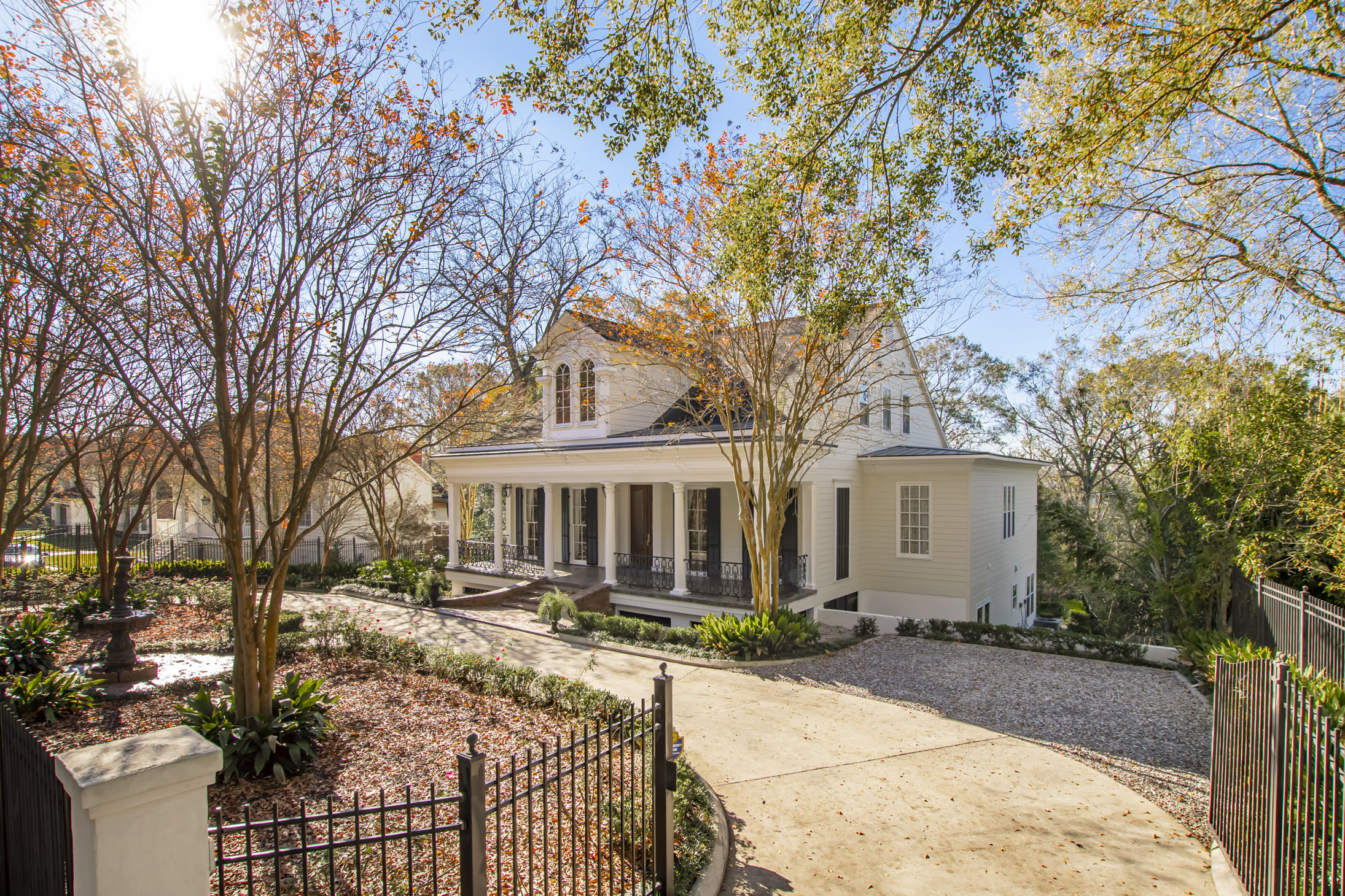 Luxury Greek Revival on Highland Road inception-app-prod/MDEzOTk5ZmUtOTYwYi00Mjk2LWFmOWEtNzAyMDliMWJkNmVm/content/2021/01/48.jpg