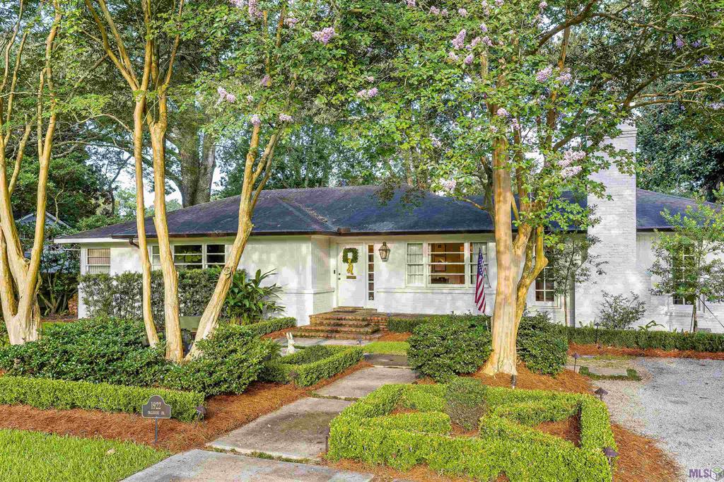 Home for sale in Glenmore Place Subdivision on Ingleside inception-app-prod/MDEzOTk5ZmUtOTYwYi00Mjk2LWFmOWEtNzAyMDliMWJkNmVm/content/2022/08/7c69b4aec257d1973ba8ede3335b4fb8cc959356.jpeg