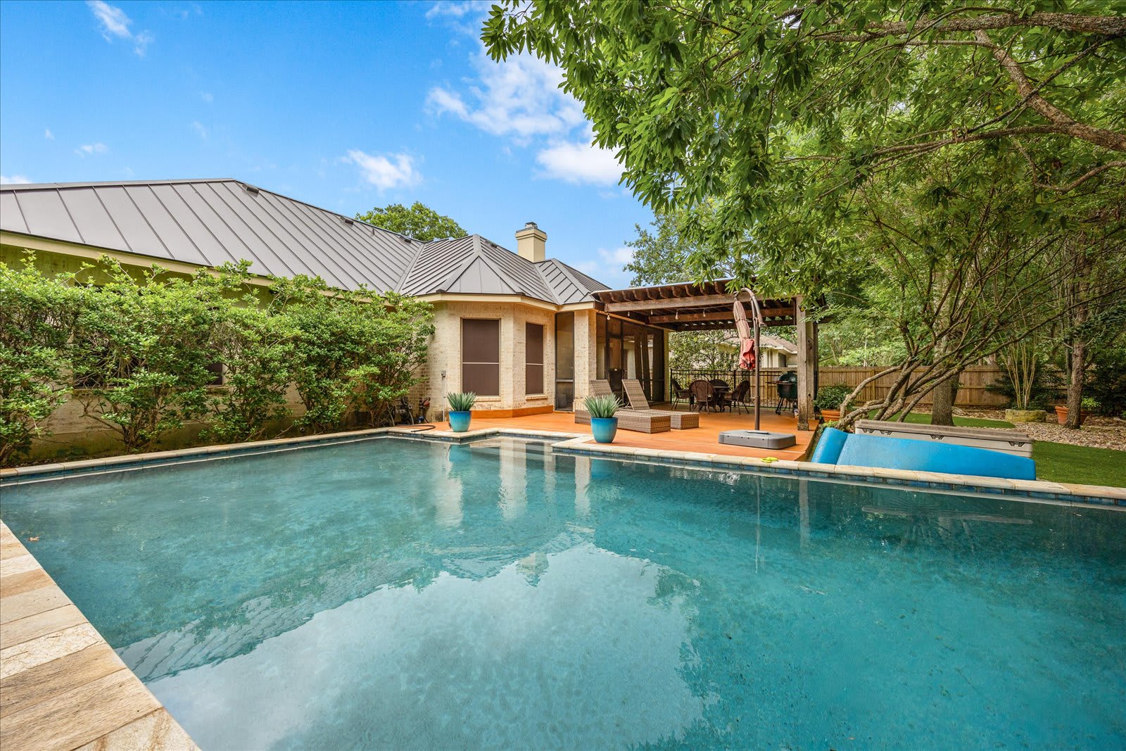 Updated Single-Story Living in Fair Oaks Ranch with Incredible Outdoor Entertaining inception-app-prod/MDQ3OWM4ZjEtMjkwNS00NzVhLWE3YjQtYmI1MTc3MDIzOWEy/content/2026/05/5752317250b686830197d714175ceb29719f0f7a.jpg