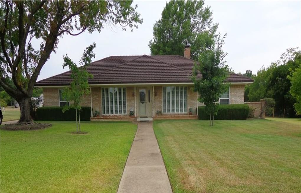 JUST SOLD inception-app-prod/MDQwNjliN2YtMWViOC00MmJjLTkxZTAtMjY0MjAzNGQyMWZl/content/2018/09/Puic 1307 Green Hills Rd.png