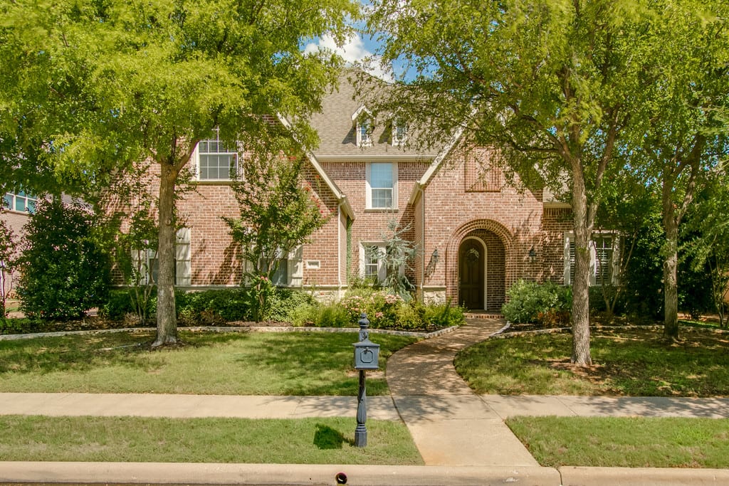 JUST LISTED: 4908 Pack Saddle Way, Flower Mound TX inception-app-prod/MDQwNjliN2YtMWViOC00MmJjLTkxZTAtMjY0MjAzNGQyMWZl/content/2018/09/zl1808272-2001.jpg