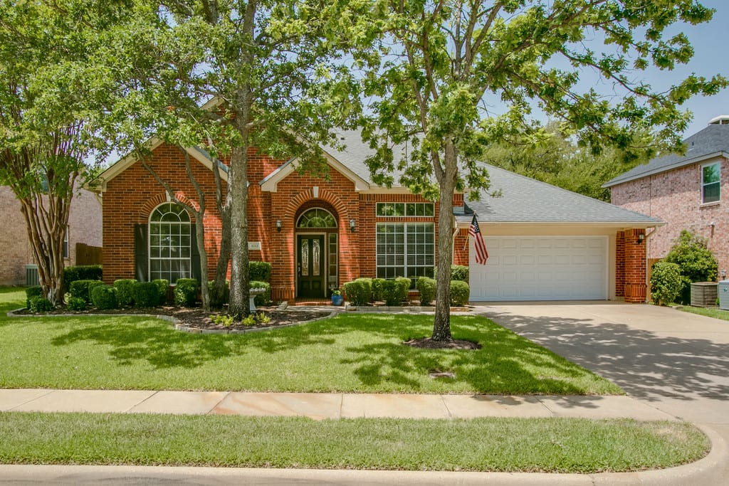 First Impressions Matter: The Importance of Curb Appeal and Home Staging inception-app-prod/MDQwNjliN2YtMWViOC00MmJjLTkxZTAtMjY0MjAzNGQyMWZl/content/2018/10/zl1807161-2001-3.jpg