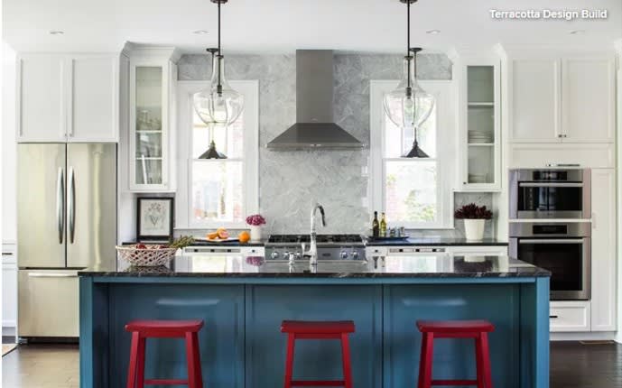 10 Kitchens That Nail Red, White and Blue inception-app-prod/MDQwNjliN2YtMWViOC00MmJjLTkxZTAtMjY0MjAzNGQyMWZl/content/2019/07/Picture1.jpg