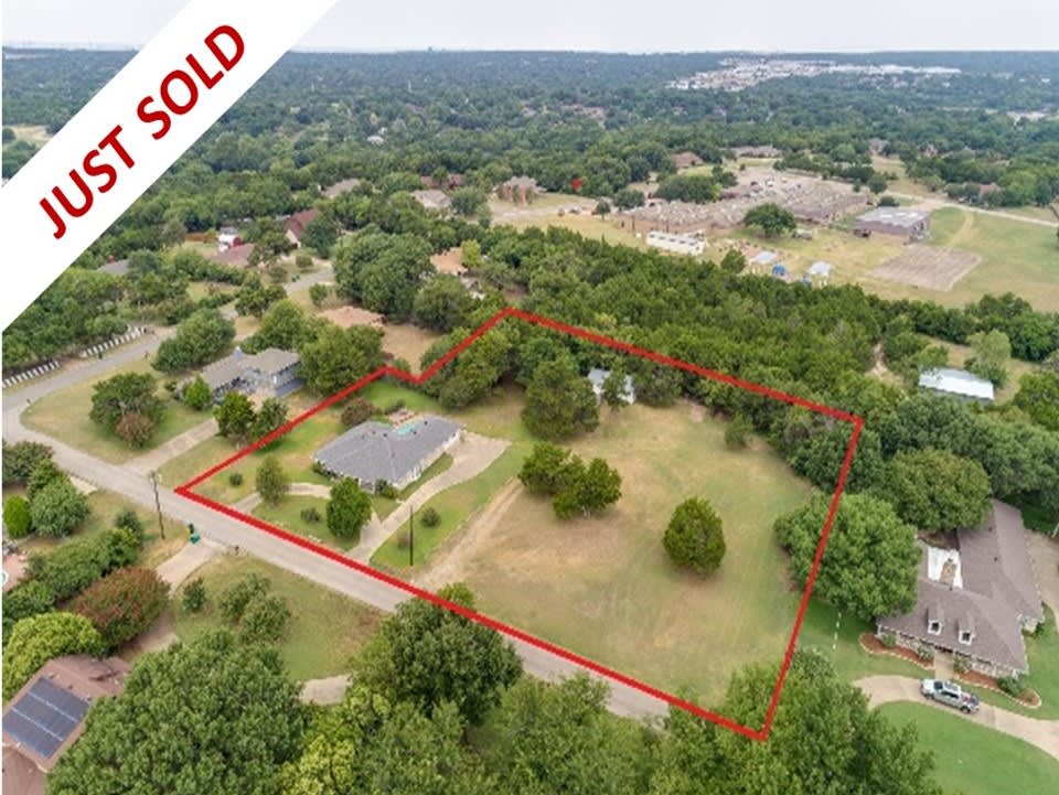 JUST SOLD: 1011 Sherman Drive inception-app-prod/MDQwNjliN2YtMWViOC00MmJjLTkxZTAtMjY0MjAzNGQyMWZl/content/2019/11/picture1-2.jpg