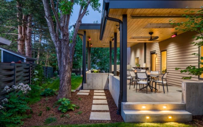 13 Outdoor Lighting Tips for a Safe and Inviting Landscape inception-app-prod/MDQwNjliN2YtMWViOC00MmJjLTkxZTAtMjY0MjAzNGQyMWZl/content/2020/05/pictur2-3.jpg