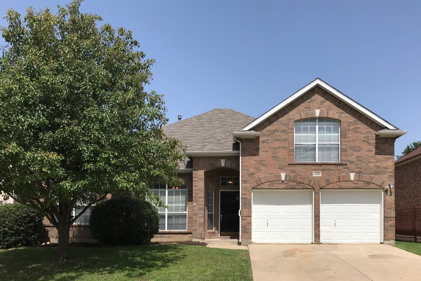 JUST LISTED: 8018 SHOSHONI DRIVE, ARLINGTON TX inception-app-prod/MDQwNjliN2YtMWViOC00MmJjLTkxZTAtMjY0MjAzNGQyMWZl/content/2020/07/8018-shoshoni-3.jpg