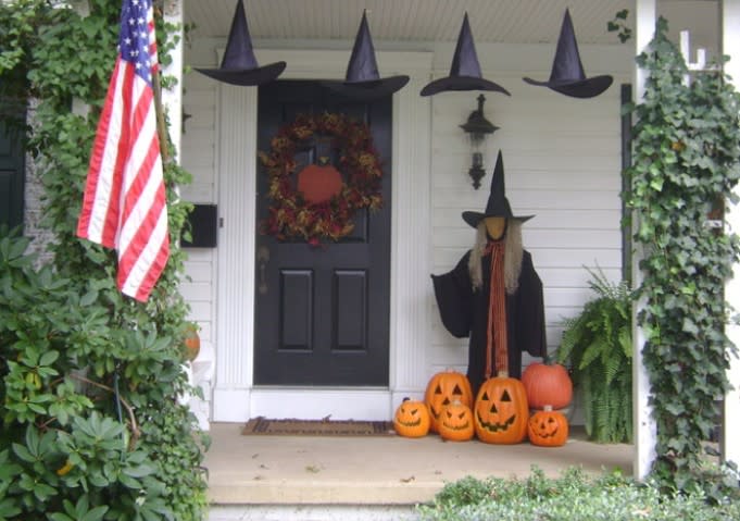 What’s Your Halloween Decorating Style? inception-app-prod/MDQwNjliN2YtMWViOC00MmJjLTkxZTAtMjY0MjAzNGQyMWZl/content/2020/10/picture1.jpg