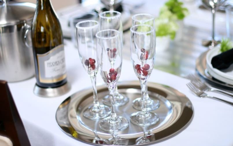 12 Ways to Make New Year’s Eve at Home Feel Special inception-app-prod/MDQwNjliN2YtMWViOC00MmJjLTkxZTAtMjY0MjAzNGQyMWZl/content/2020/12/picture1-6.png