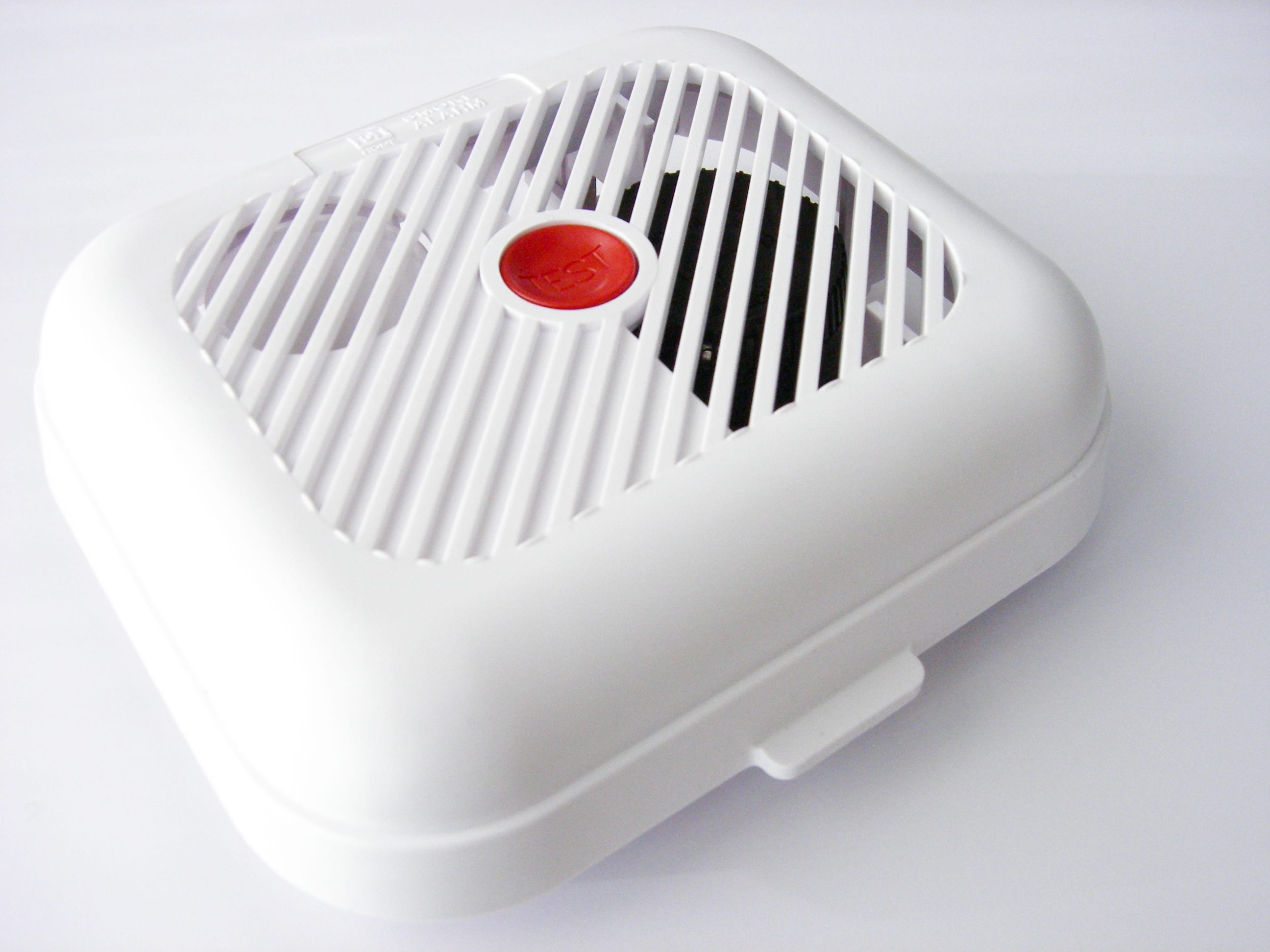 Quick Home Tips to Keep You Safe! inception-app-prod/MDRiYTdlMGQtYzNkNC00OGUzLWFjNmEtZjQyN2QxZTdjYTU2/content/2019/11/smoke-alarm-1420153.jpg