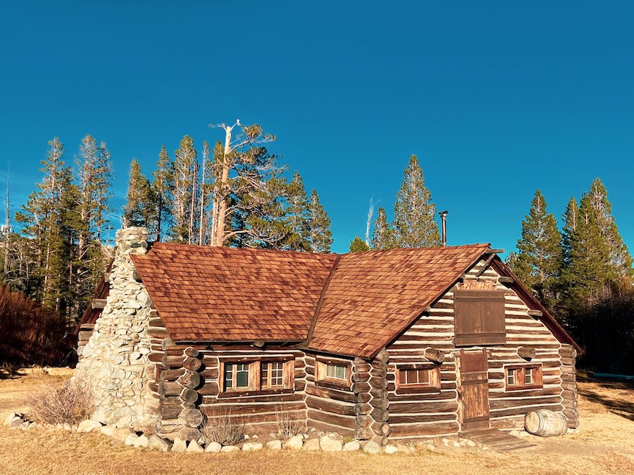 An Ode to Log Cabins inception-app-prod/MDRiYTdlMGQtYzNkNC00OGUzLWFjNmEtZjQyN2QxZTdjYTU2/content/2022/07/3387088b9a8a627e858671541e8c39b60838b529.jpeg