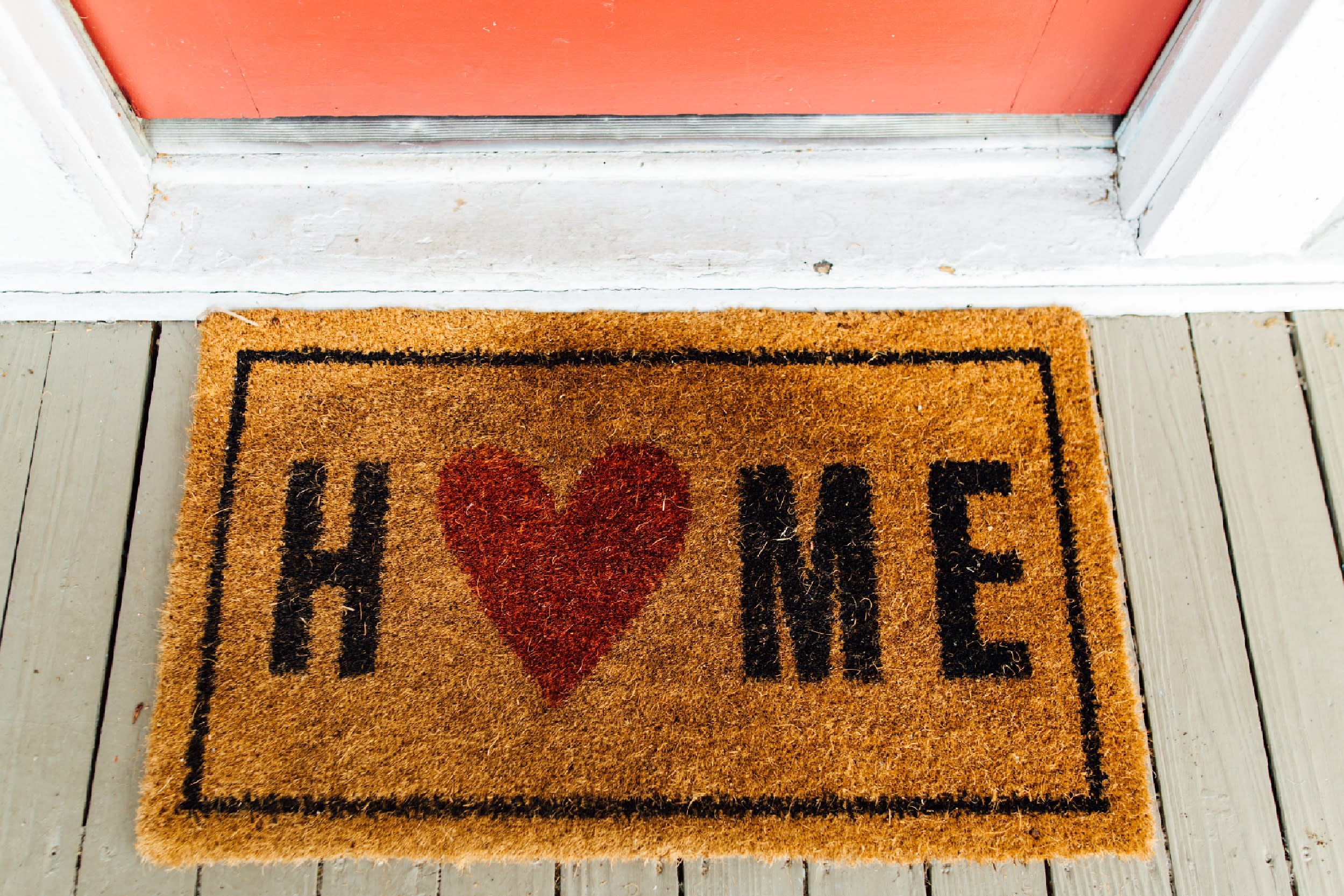 13 Smart Curb Appeal Ideas — Help Your Home Make a Great First Impression inception-app-prod/MDRiYTdlMGQtYzNkNC00OGUzLWFjNmEtZjQyN2QxZTdjYTU2/content/2023/01/a11e40fc226732fac51cef7ab0036387eb4df480.jpeg