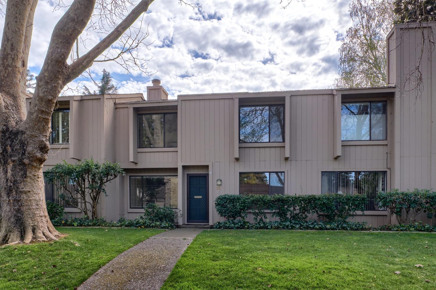 Campus Commons inception-app-prod/MDY0MjdlYzktZmU1MS00ZjRiLWI0MGMtOGNjZjEwYjJiOGQz/content/2019/07/18014601_46.jpg