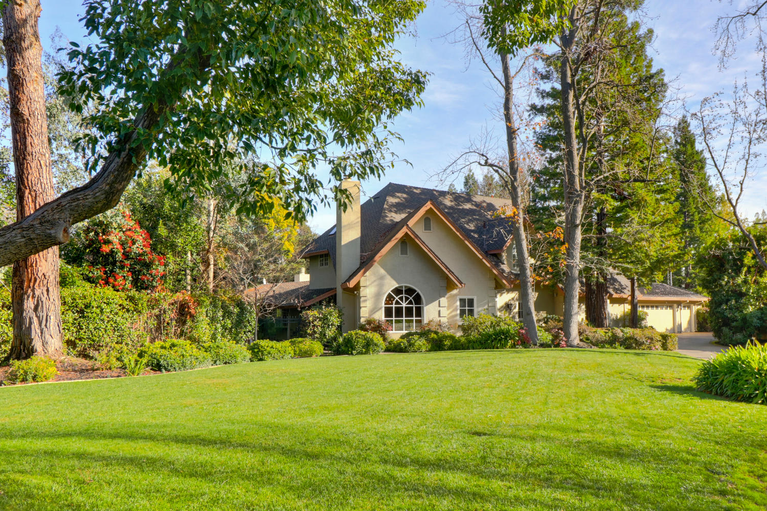 Arden Oaks inception-app-prod/MDY0MjdlYzktZmU1MS00ZjRiLWI0MGMtOGNjZjEwYjJiOGQz/content/2019/07/4009 Riding Club Ln Sacramento-large-001-4-001-1500x1000-72dpi.jpg