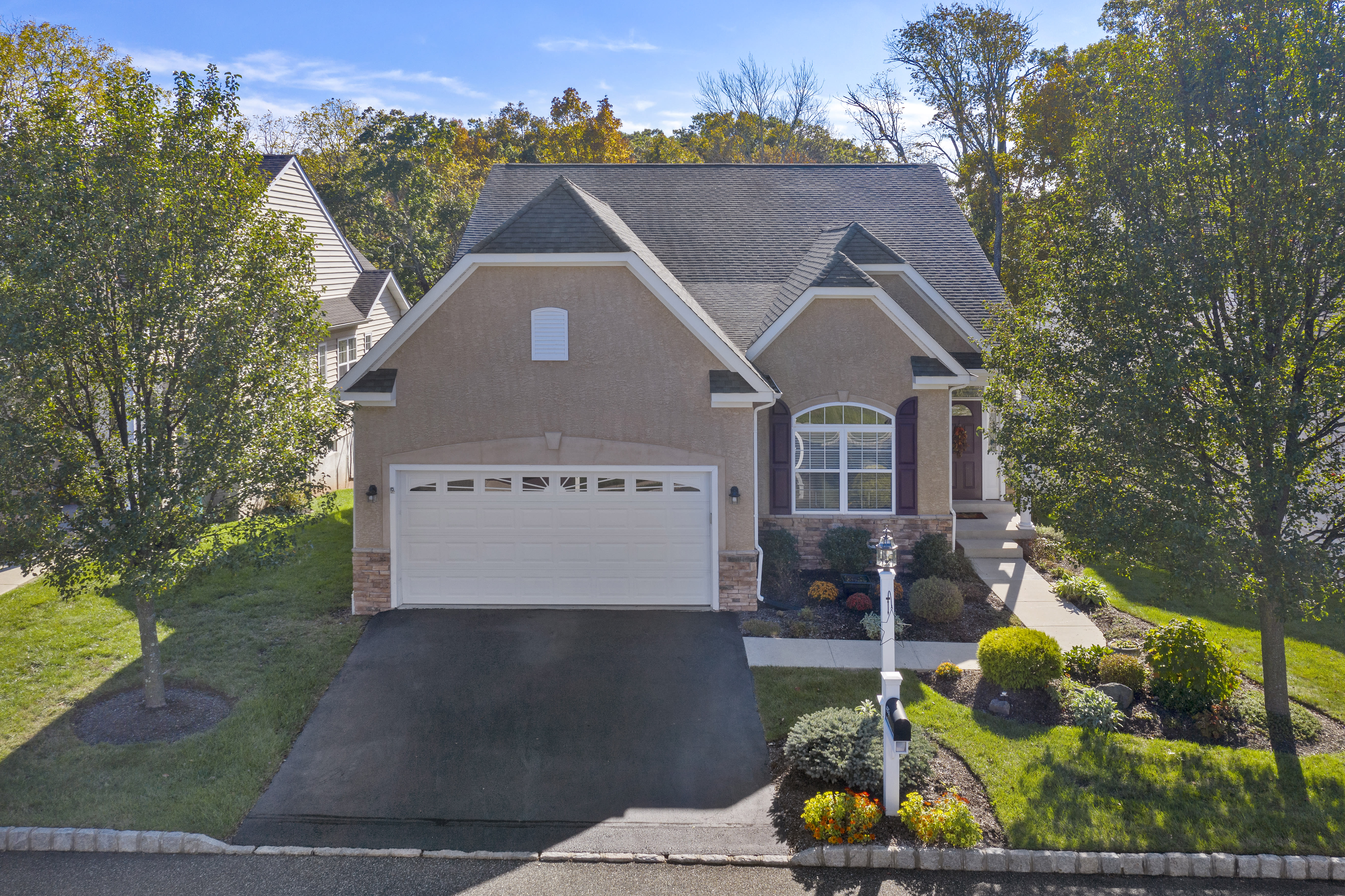 NEW Listing - 4374 Meadowridge Lane inception-app-prod/MDg3ZWU4OGQtYmNiMi00MmE4LWEwNjAtOTQyOWNjNDY4ZDNk/content/2020/10/4-print-dji0925.jpg