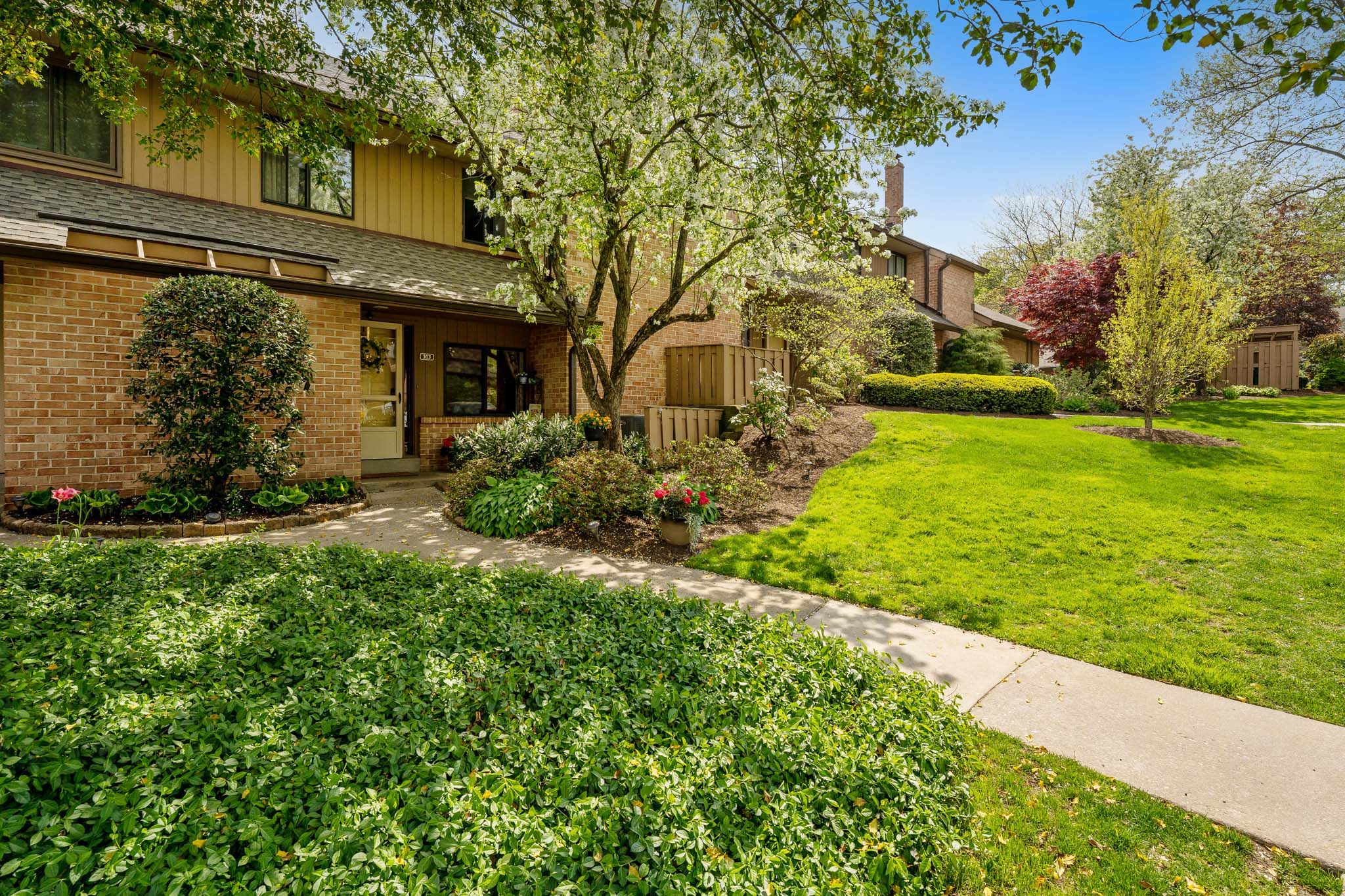 Just Listed - 303 Paoli Woods Drive inception-app-prod/MDg3ZWU4OGQtYmNiMi00MmE4LWEwNjAtOTQyOWNjNDY4ZDNk/content/2021/04/1%282%29.jpg