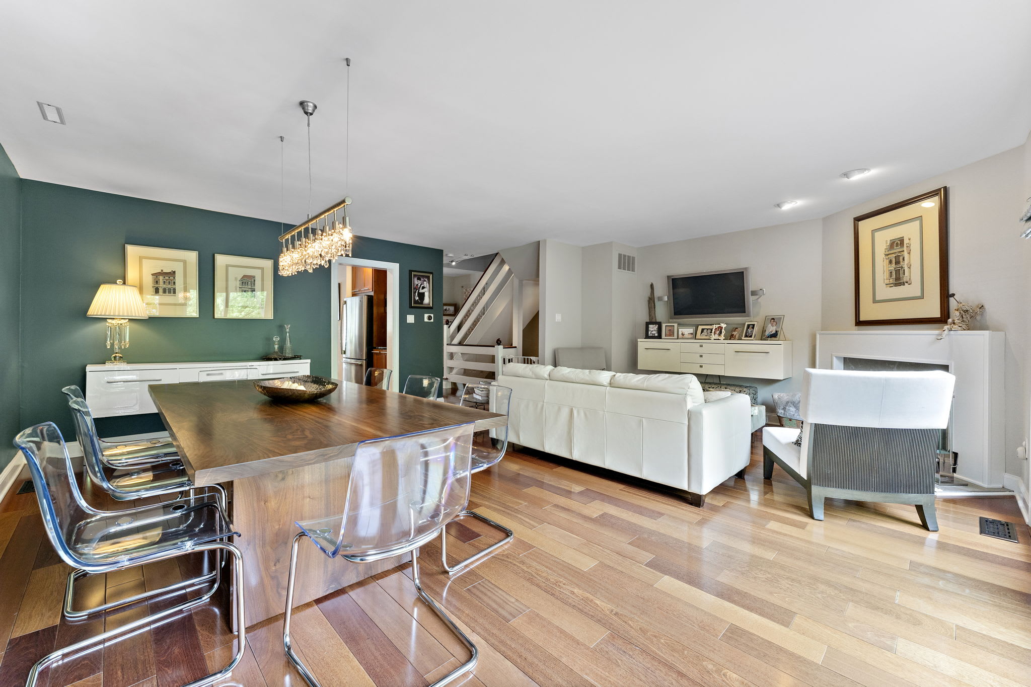 Excellent Opportunity To Purchase A Fully Renovated, Mint Condition Home With Designer Touches! inception-app-prod/MDg3ZWU4OGQtYmNiMi00MmE4LWEwNjAtOTQyOWNjNDY4ZDNk/content/2021/06/10-web-or-mls-_JWS9868.jpg
