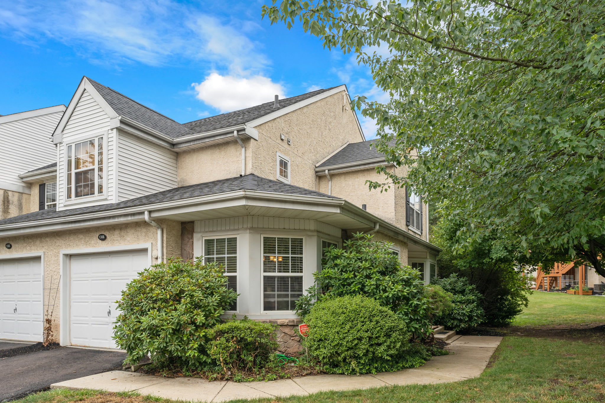 Rare Opportunity To Purchase Complete 1-Floor Living w/Garage In Coventry Pointe! inception-app-prod/MDg3ZWU4OGQtYmNiMi00MmE4LWEwNjAtOTQyOWNjNDY4ZDNk/content/2021/07/1%281%29.jpg