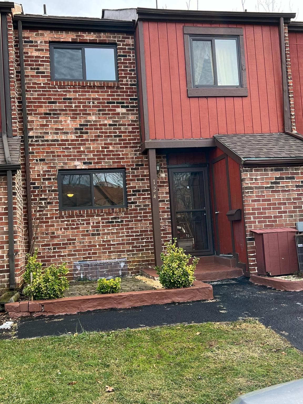 New Listing - 124 Sycamore Ct Collegeville, PA 19426 inception-app-prod/MDg3ZWU4OGQtYmNiMi00MmE4LWEwNjAtOTQyOWNjNDY4ZDNk/content/2022/01/c3ebc0b7df5107bec5a9de61cad24e627c9b63ba.png