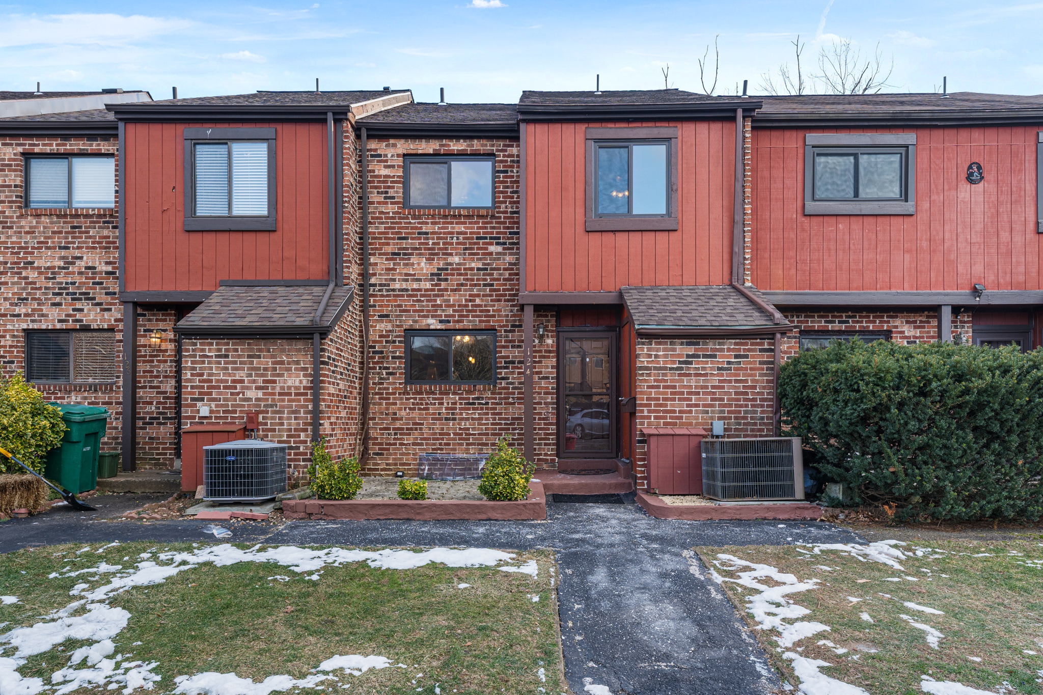 New Featured Listing-124 Sycamore Ct inception-app-prod/MDg3ZWU4OGQtYmNiMi00MmE4LWEwNjAtOTQyOWNjNDY4ZDNk/content/2022/04/010786dcf41fd2e333695331ec79442a130a918a.jpg