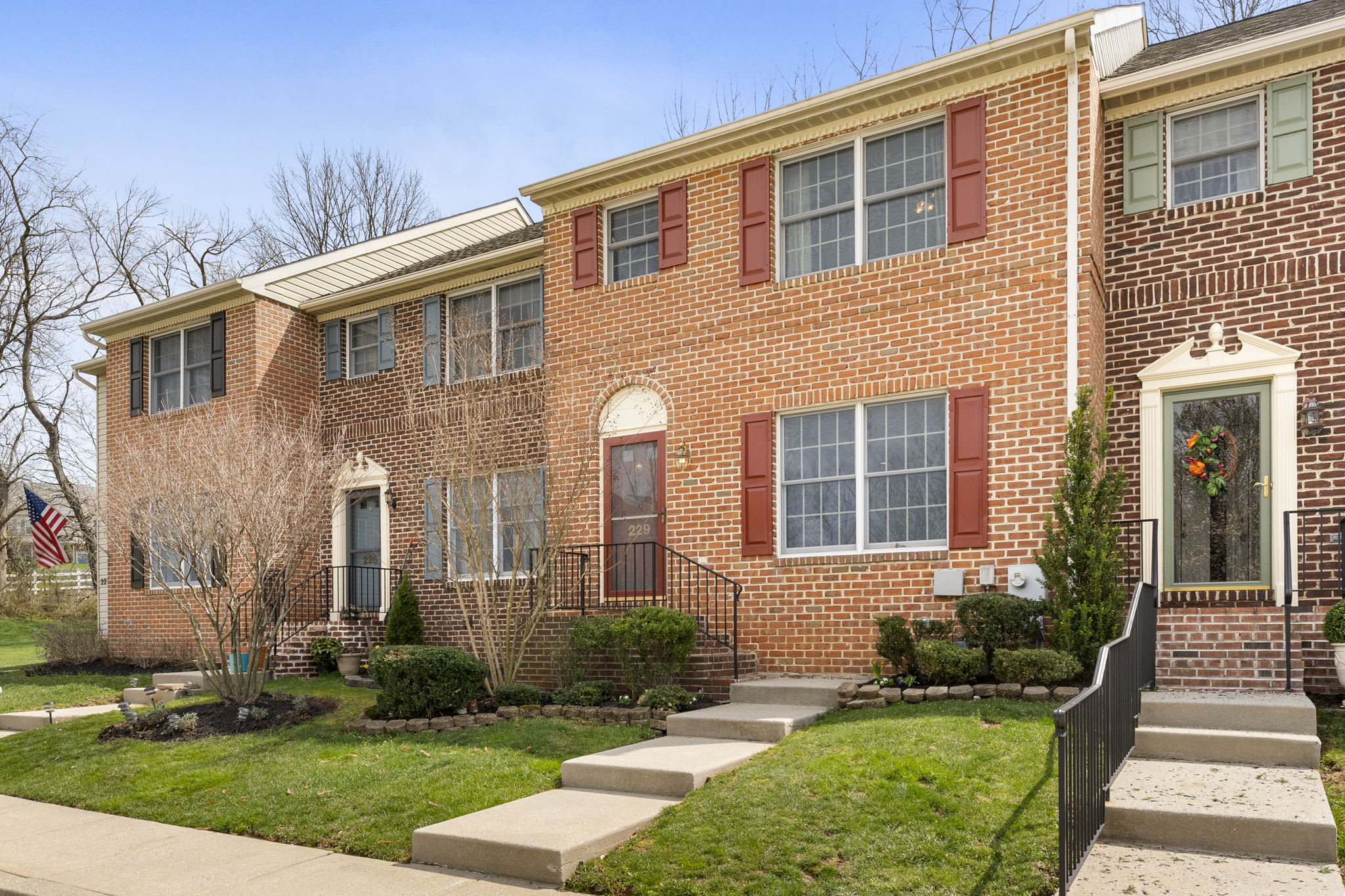 New Featured Listing-229 Georgetowne Ct inception-app-prod/MDg3ZWU4OGQtYmNiMi00MmE4LWEwNjAtOTQyOWNjNDY4ZDNk/content/2022/04/4ca97e6fc0ca666c2053e395b48aa56310540169.jpg